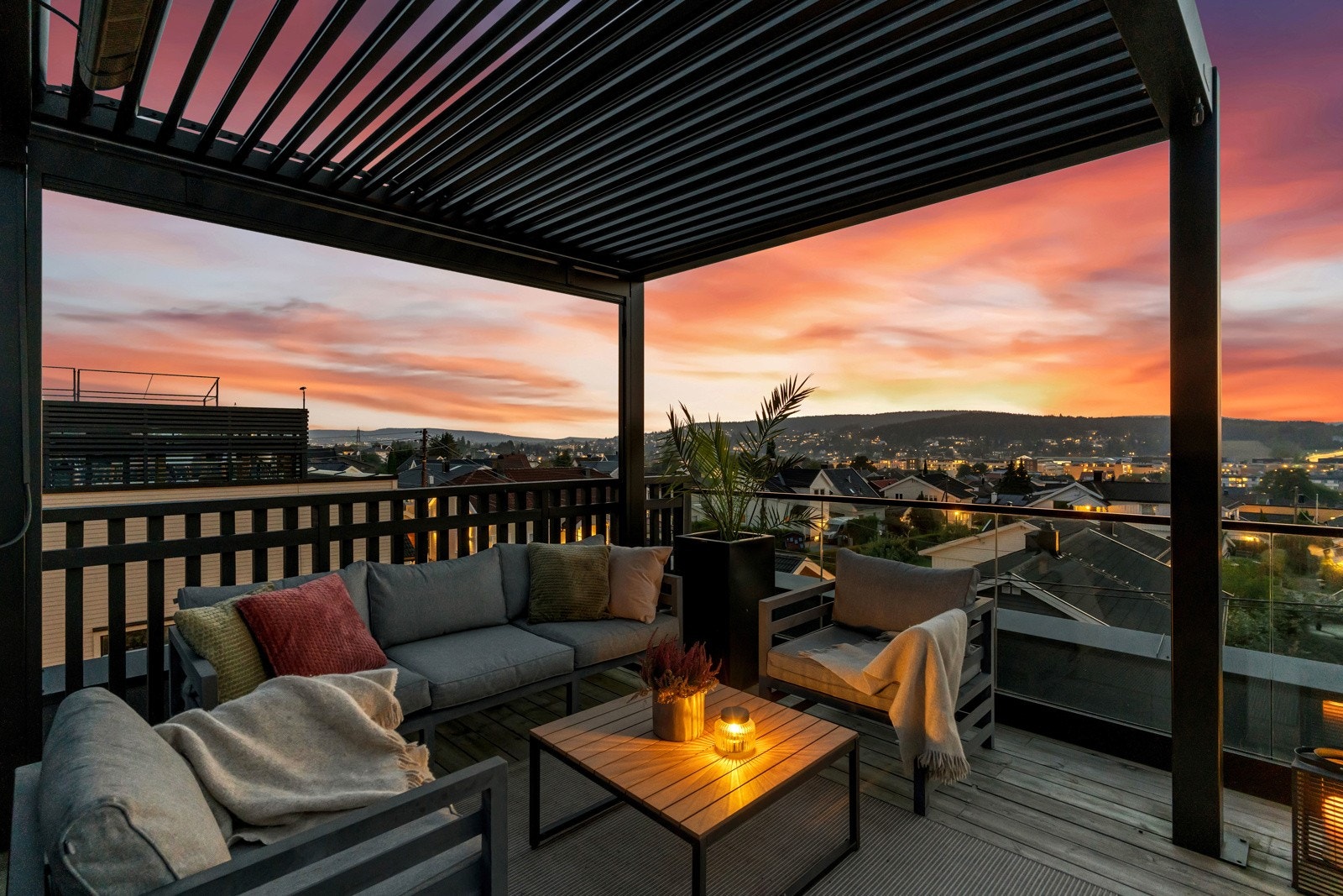 Strømmen Storsenter og Lillestrøm Torv byr på gode shoppingmuligheter, mens apotekbehov dekkes av Apotek 1 Strømmen Storsenter og Ditt Apotek Strømmen. Galleribilde