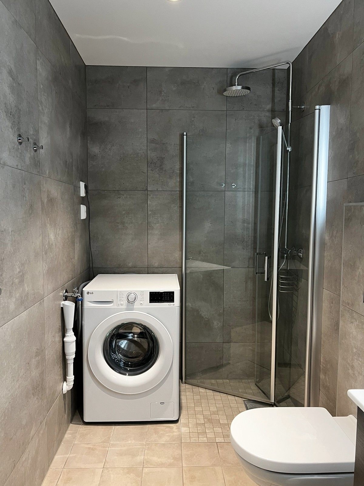 Bad i kjelleretasjen/praktikantdel. Galleribilde