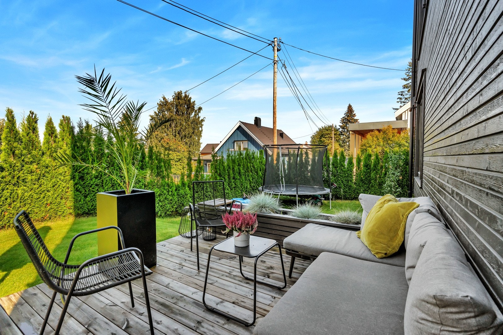 Stor tomt som gjør det enkelt å møblere. Galleribilde