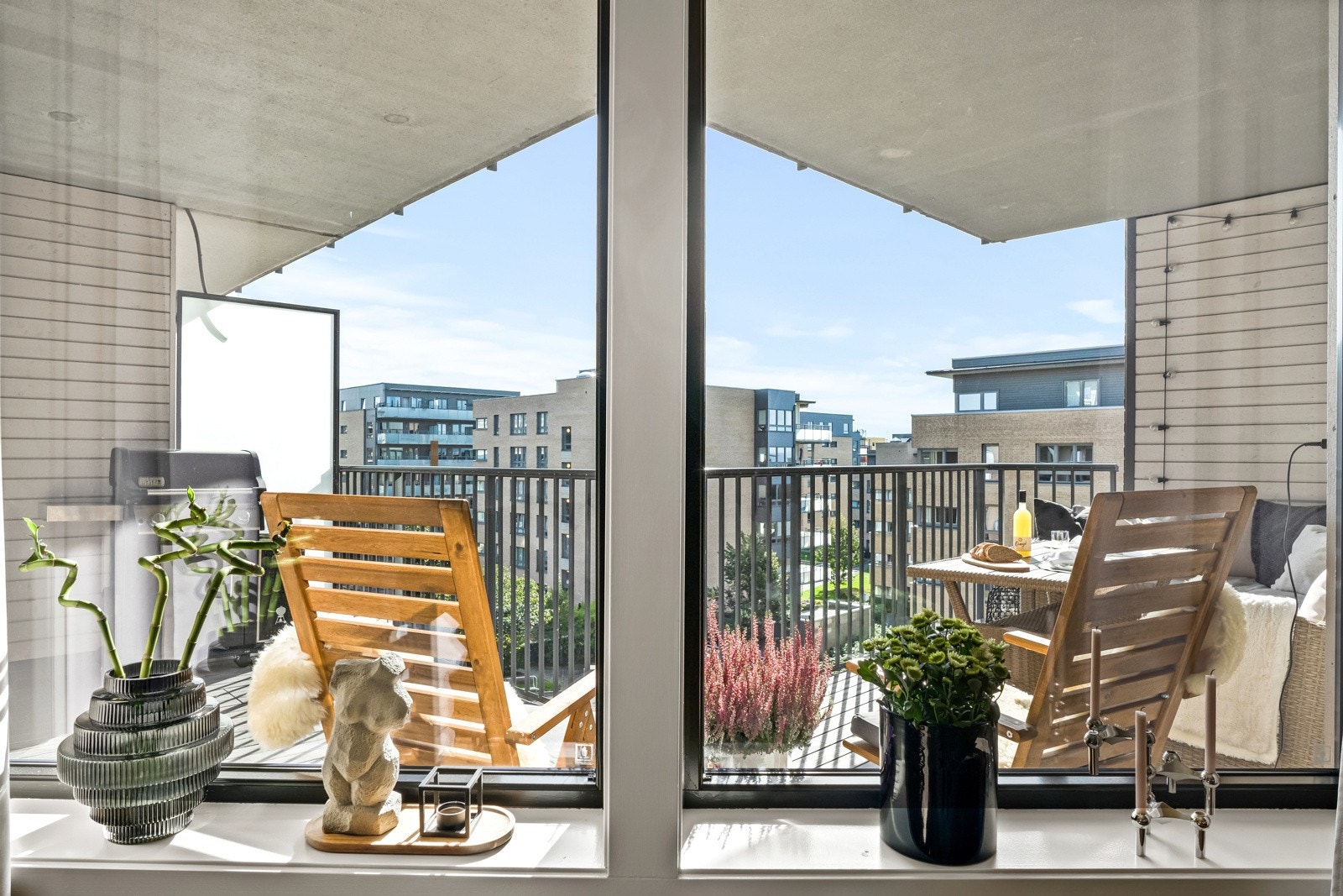 Fritt og fint utsyn fra stuen og balkongen Galleribilde