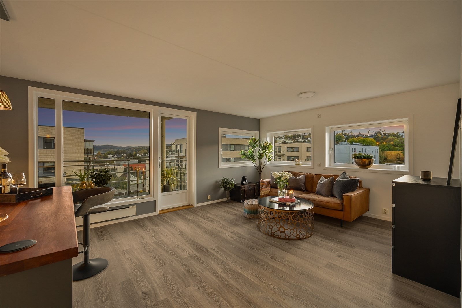 Dette er en nydelig 2-roms leilighet med flott utsikt i Lørenskog sentrum! Galleribilde