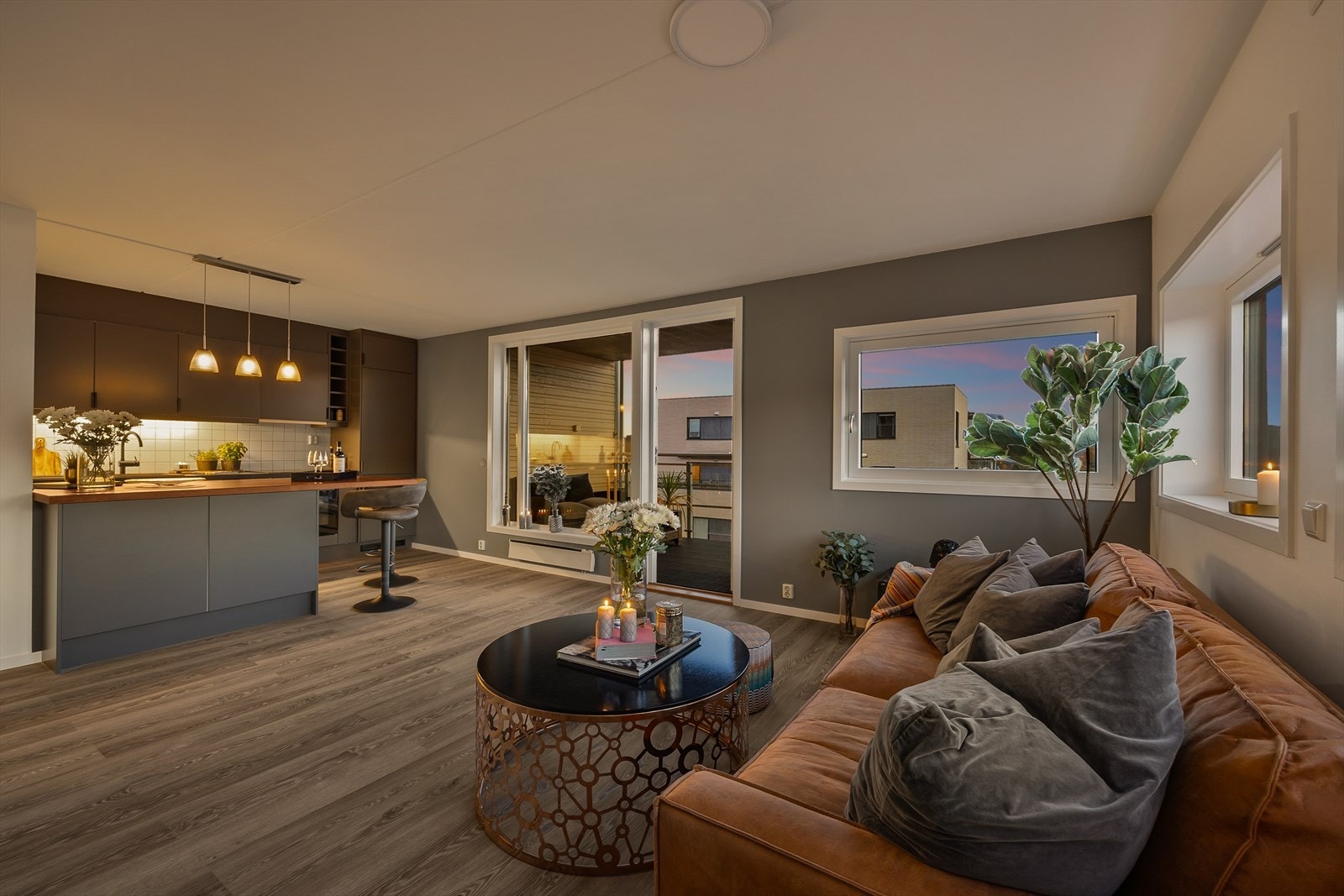 Flott og behagelig atmosfære på kvelden. Galleribilde