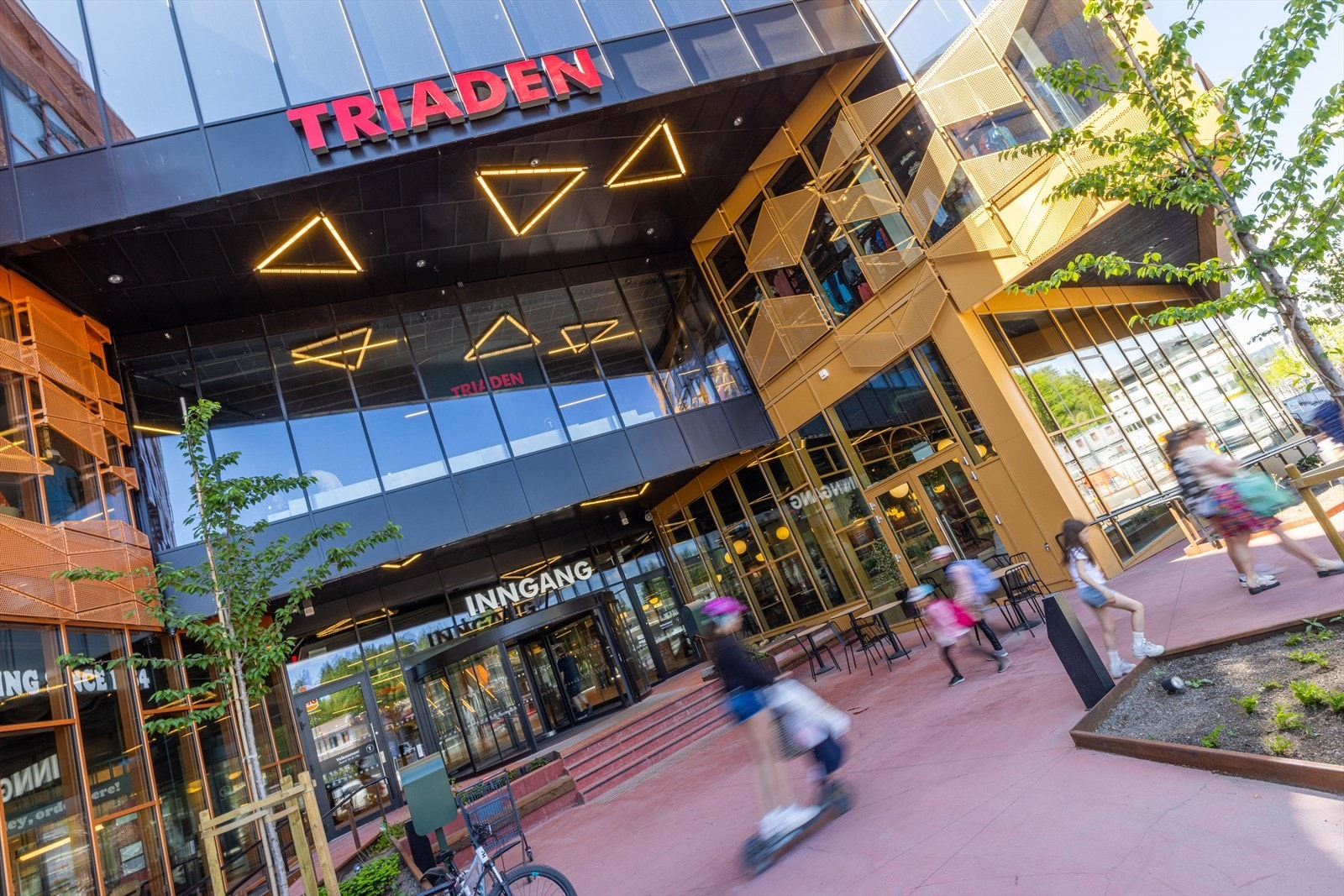 Triaden Storsenter ligger rett over veien Galleribilde