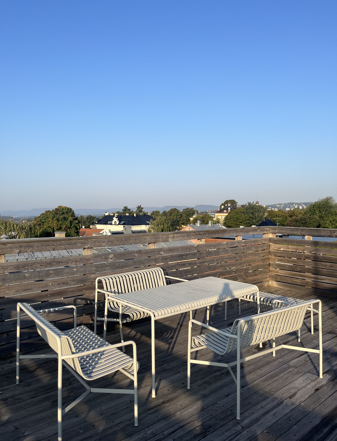 Selgers privat bilde av felles takterrasse. Galleribilde