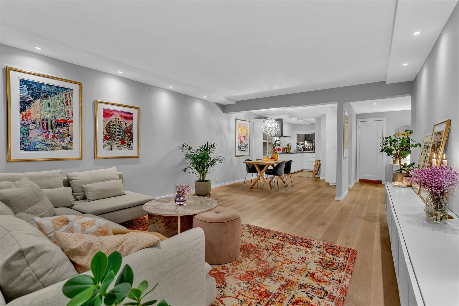 Eilert Sundts gate 40 er en lekker 3-roms eierleilighet i 3. etasje som ble oppgradert i 2015/16. Galleribilde