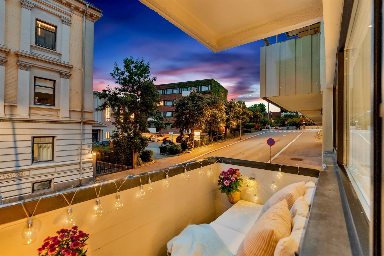 Solrik sørvestvendt balkong. Galleribilde