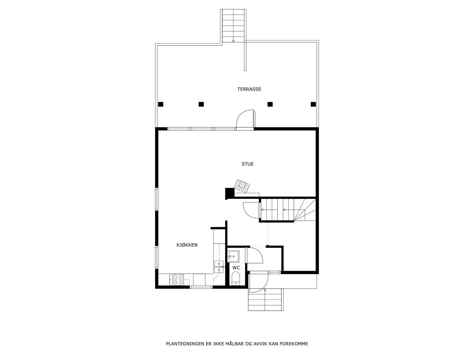 Vi begynner omvisningen i hovedetasjen. Her er vindfang, gang, trapperom stue/kjøkken og toalettrom. Galleribilde