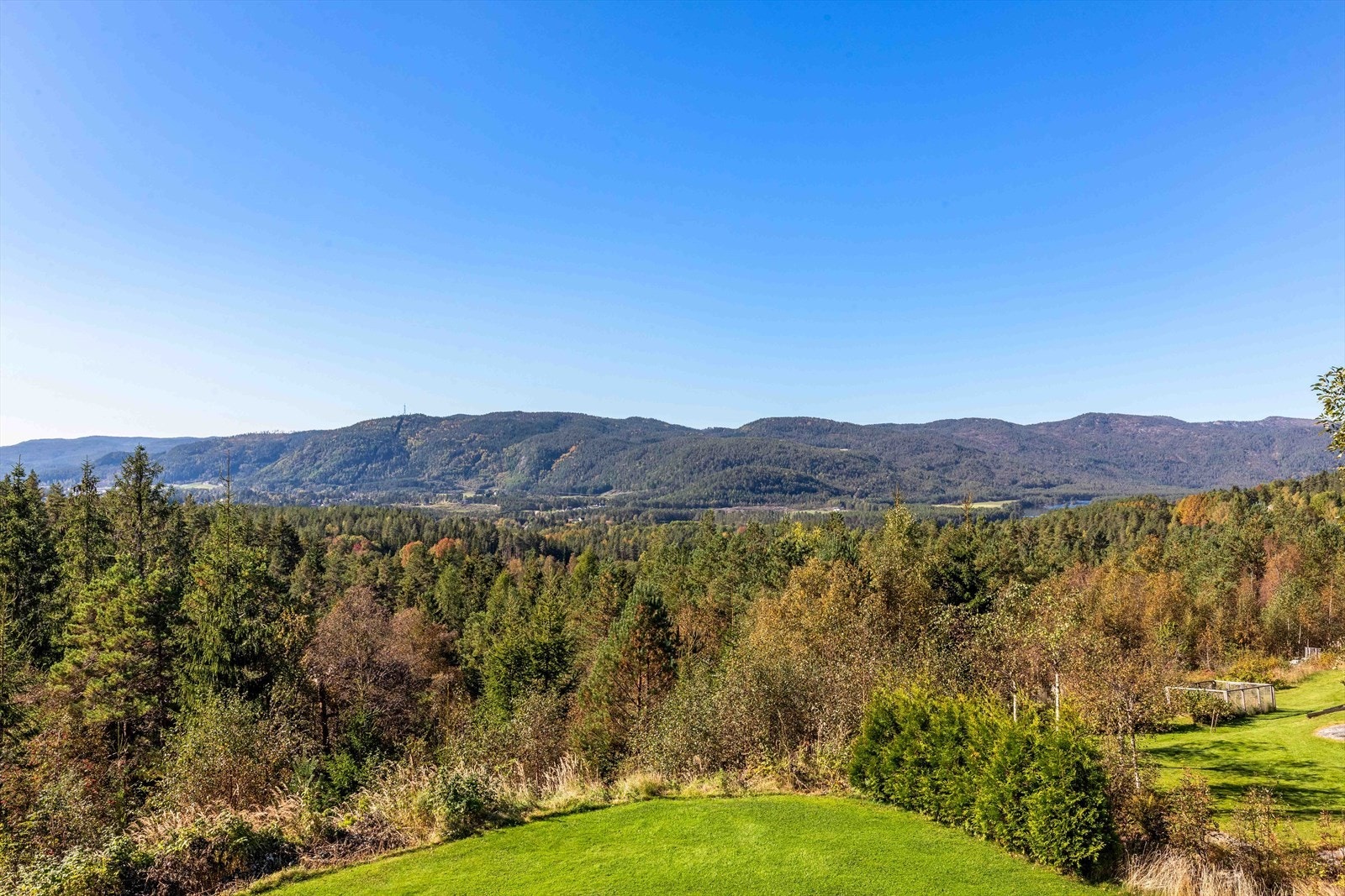 Her kan man nye rolige morgener med kaffekoppen på terrassen. Galleribilde