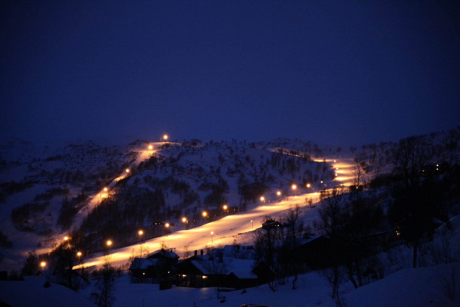 Alpinbakken klar for kveldskjøring Galleribilde