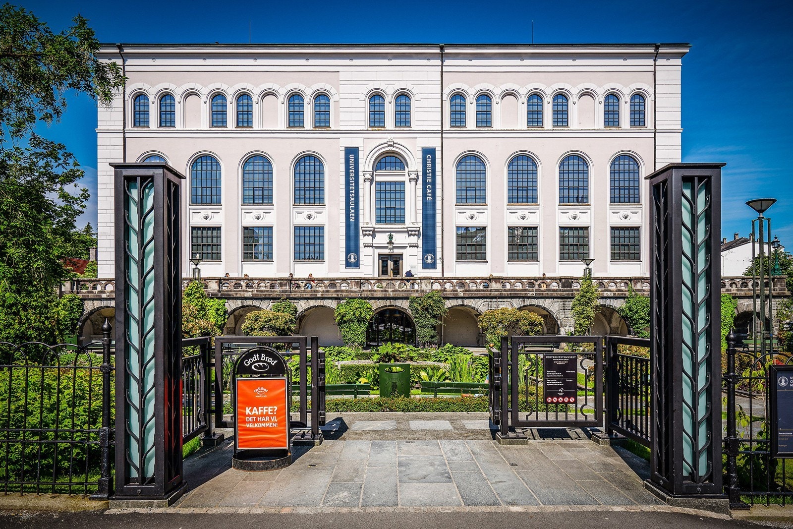 Du har et godt utvalg parker og rekreasjonsområder like i nærheten som feks. Musèhagen på Nygårdshøyden som ligger vis à vis studentsenteret. Galleribilde