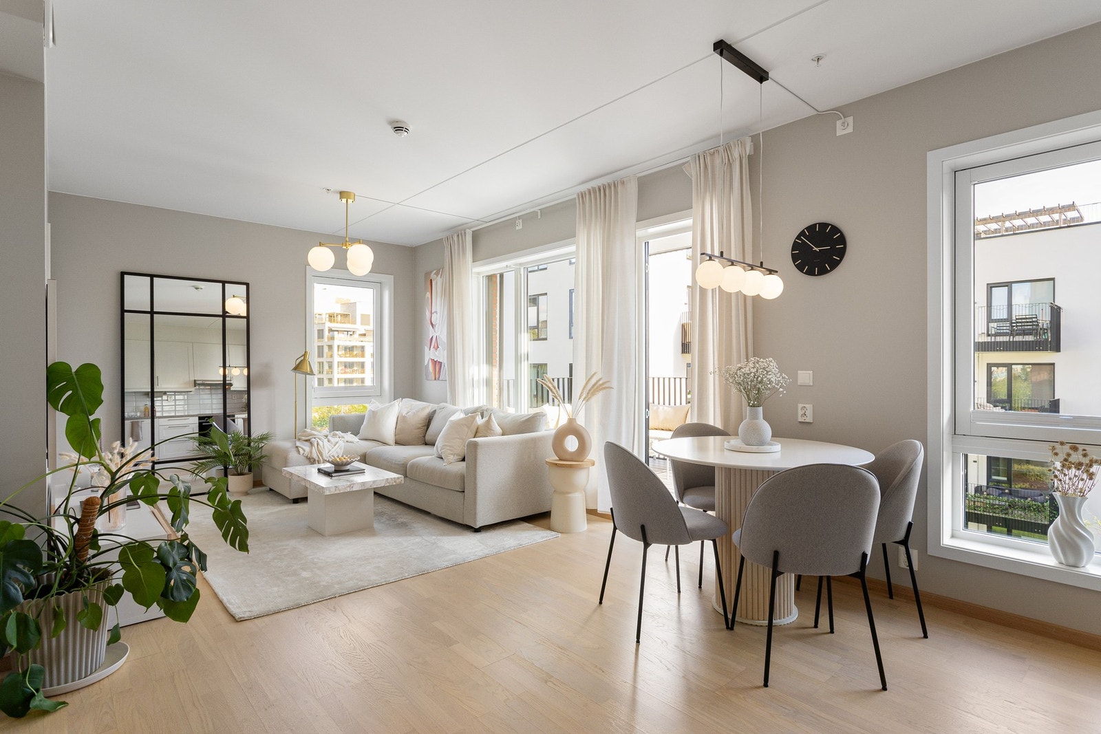 Kristine Hauan Berg ønsker velkommen til Bøkkerveien 42B! Galleribilde