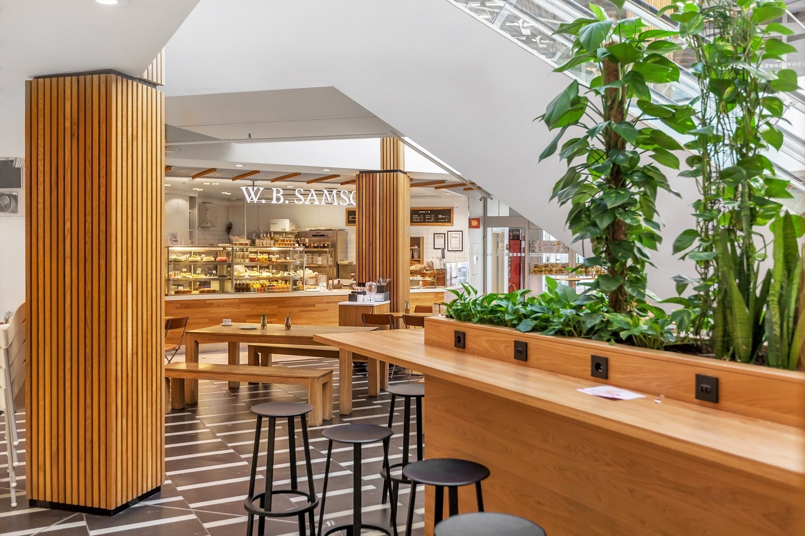 Triaden, her finner du et bredt utvalg av butikker, spisesteder og underholdningstilbud, som gjør det enkelt å dekke alle dagliglivets behov. Galleribilde