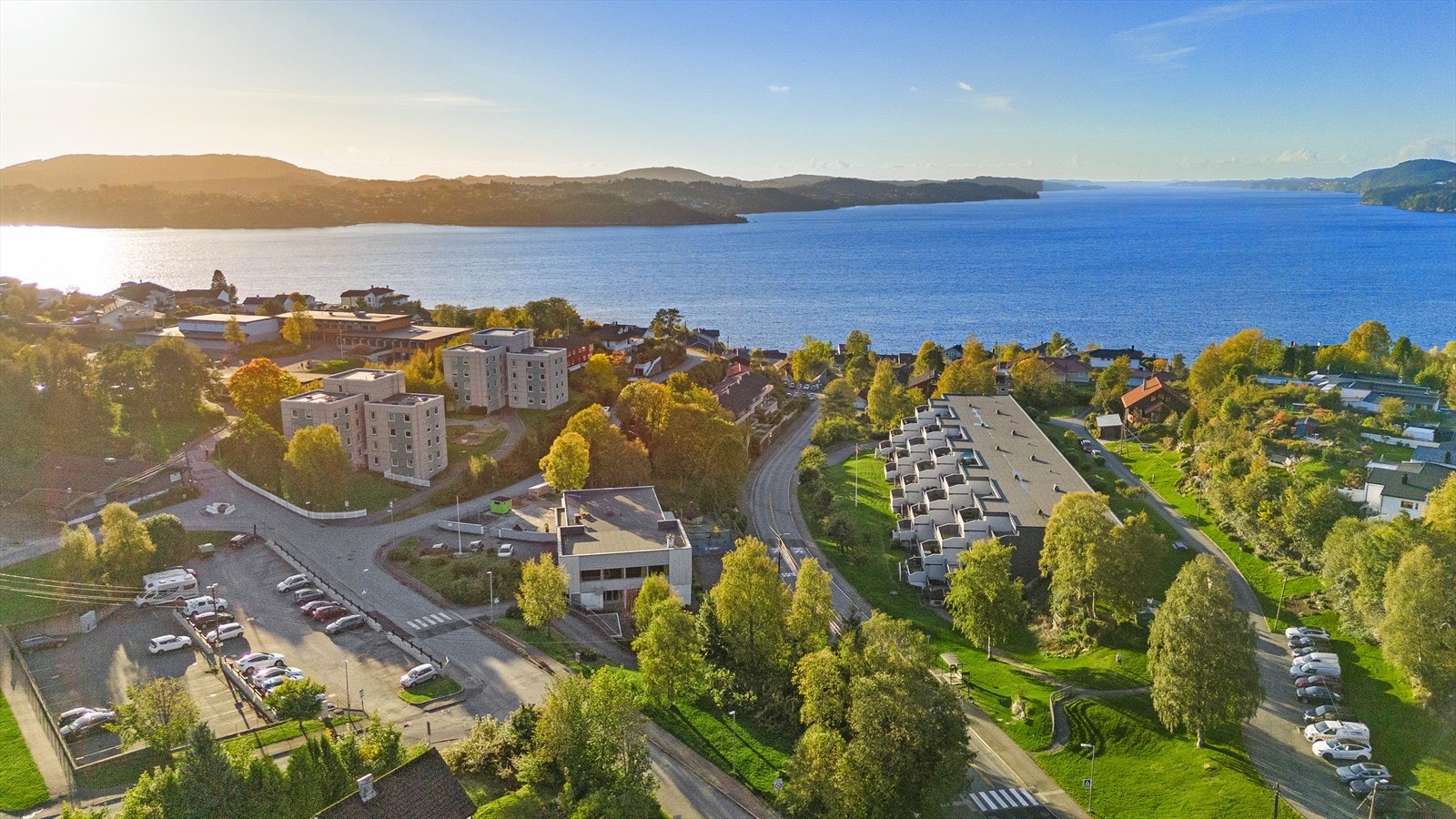 Sørgard Terrasse borettslag består av 60 leiligheter og er ett sentralt lag på Mjølkeråen med nærhet til det meste en trenger i hverdagen Galleribilde