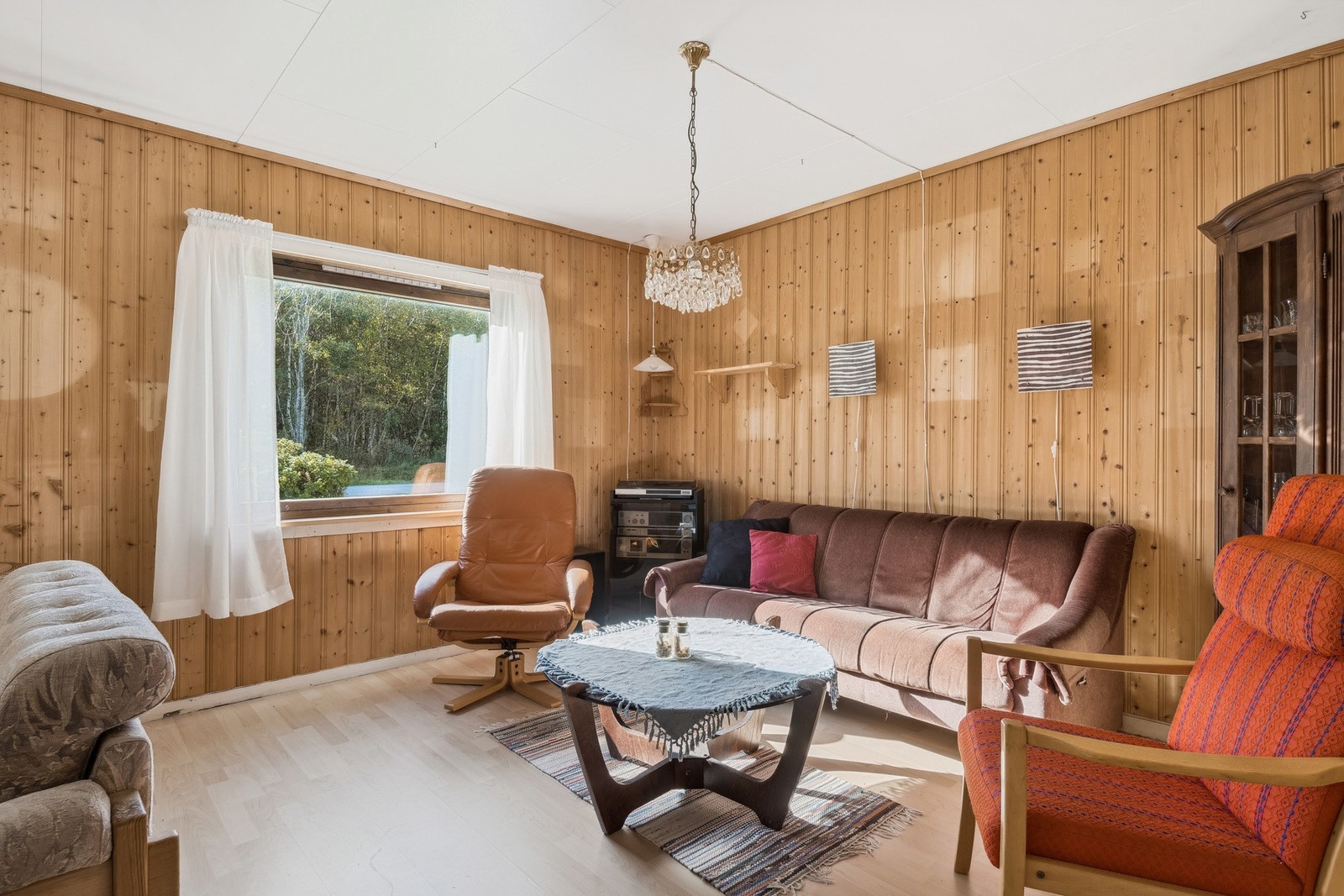 Vedfyring gir god varme og koselig stemning på kalde dager. Galleribilde