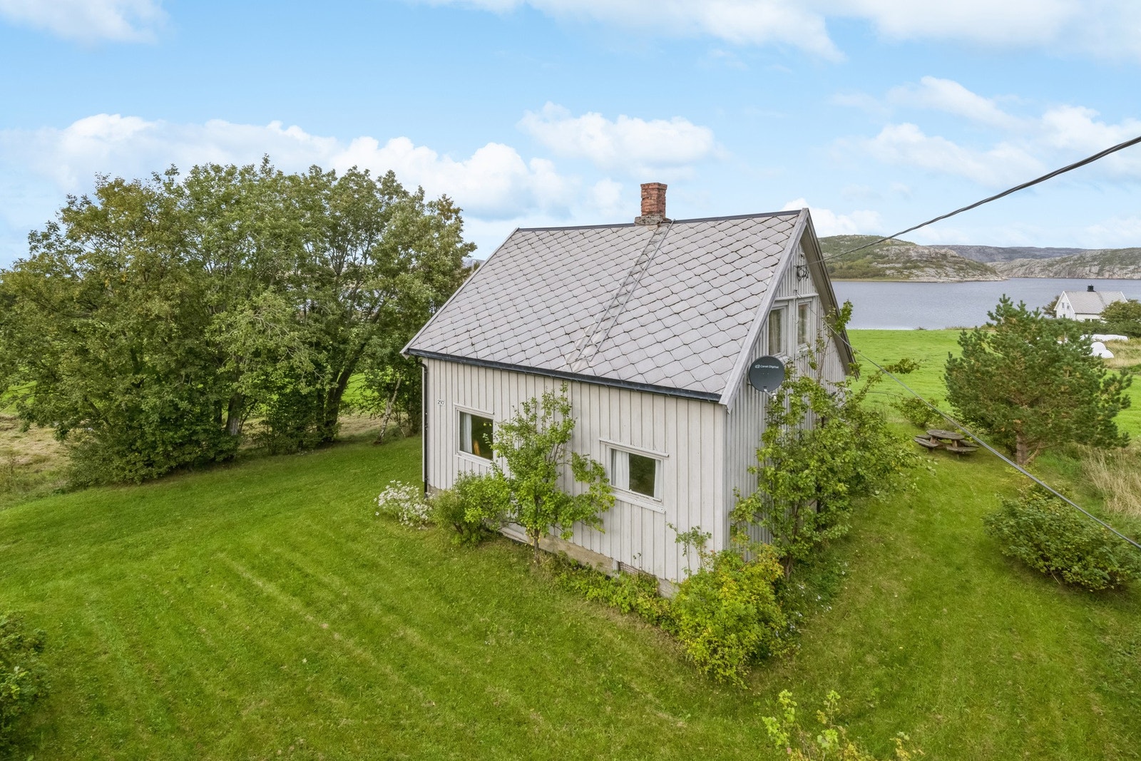 Velkommen til Kvaløyseterveien 297. Solrikt i naturskjønne omgivelser. Galleribilde