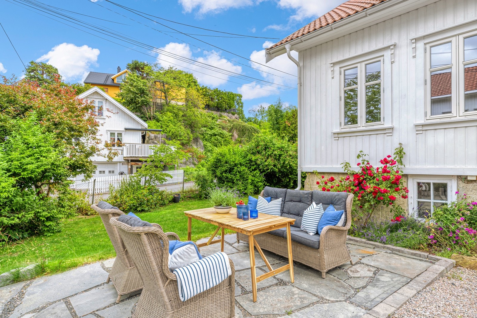 Terrassen passer utmerket til lange, sosiale kvelder med god mat og drikke. Galleribilde