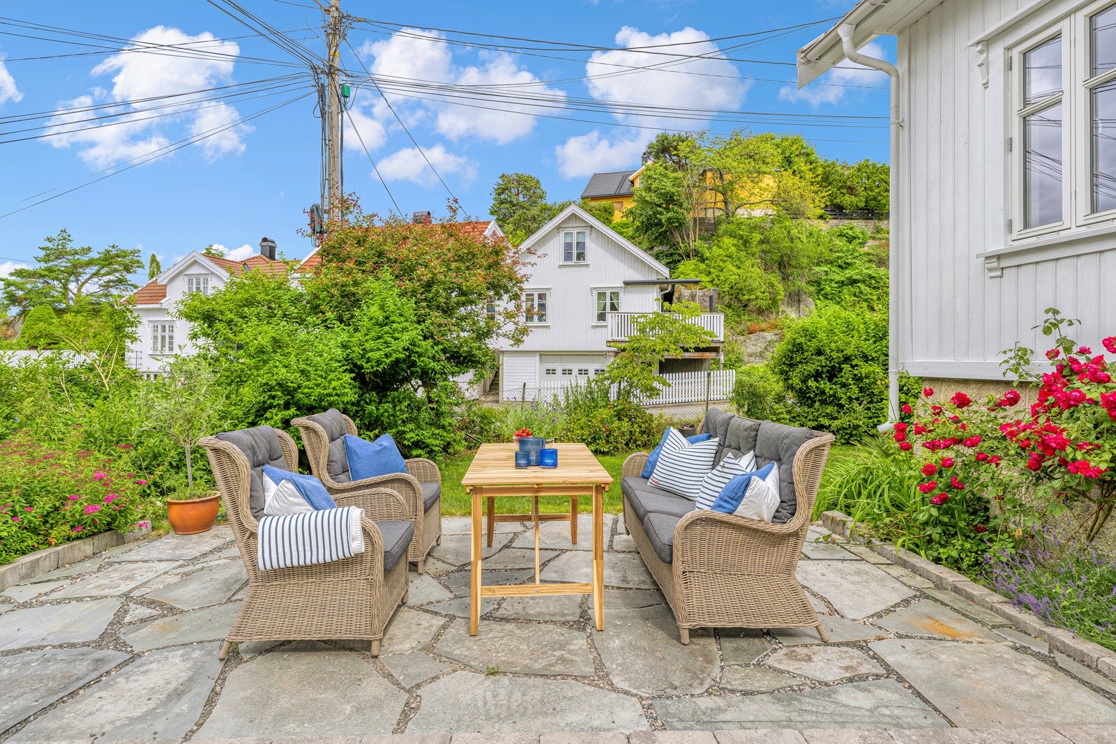 Her bor man i et sentralt og barnevennlig område, kun 5 min fra sentrum og med kort vei til flotte turmuligheter. Galleribilde