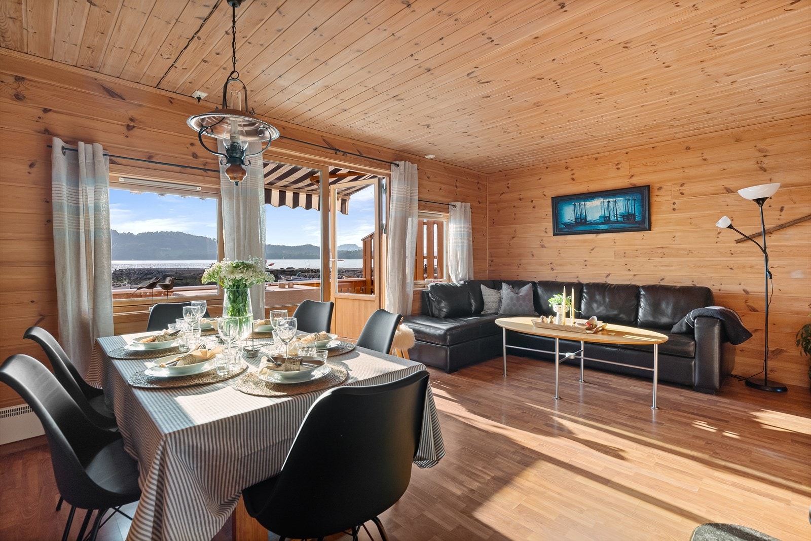 Plass til både salong og spisebord Galleribilde