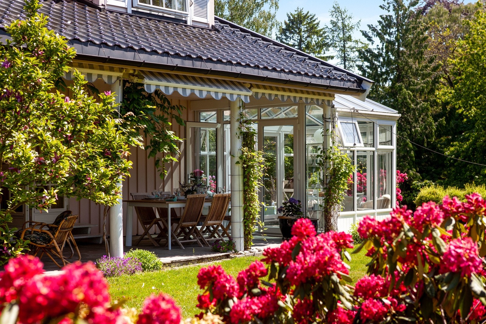 Utførelsen er god og gjennomtenkt, og nå man går rundt i hagen, oppdages stadig nye detaljer og flotte elementer. Galleribilde