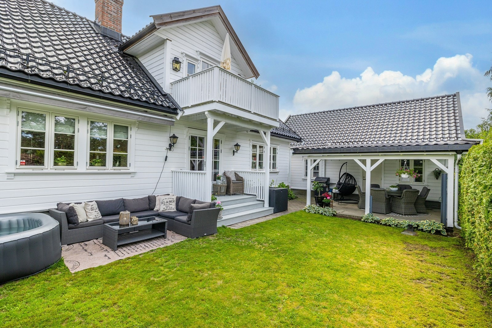 Fin hage med gode solforhold Galleribilde