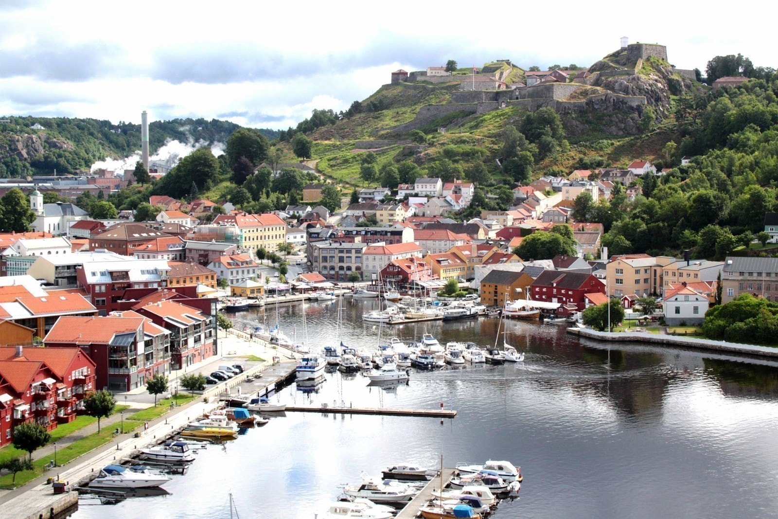 Halden sentrum syd og Fredriksten Festning. Foto: Lisa Gustavsen Galleribilde