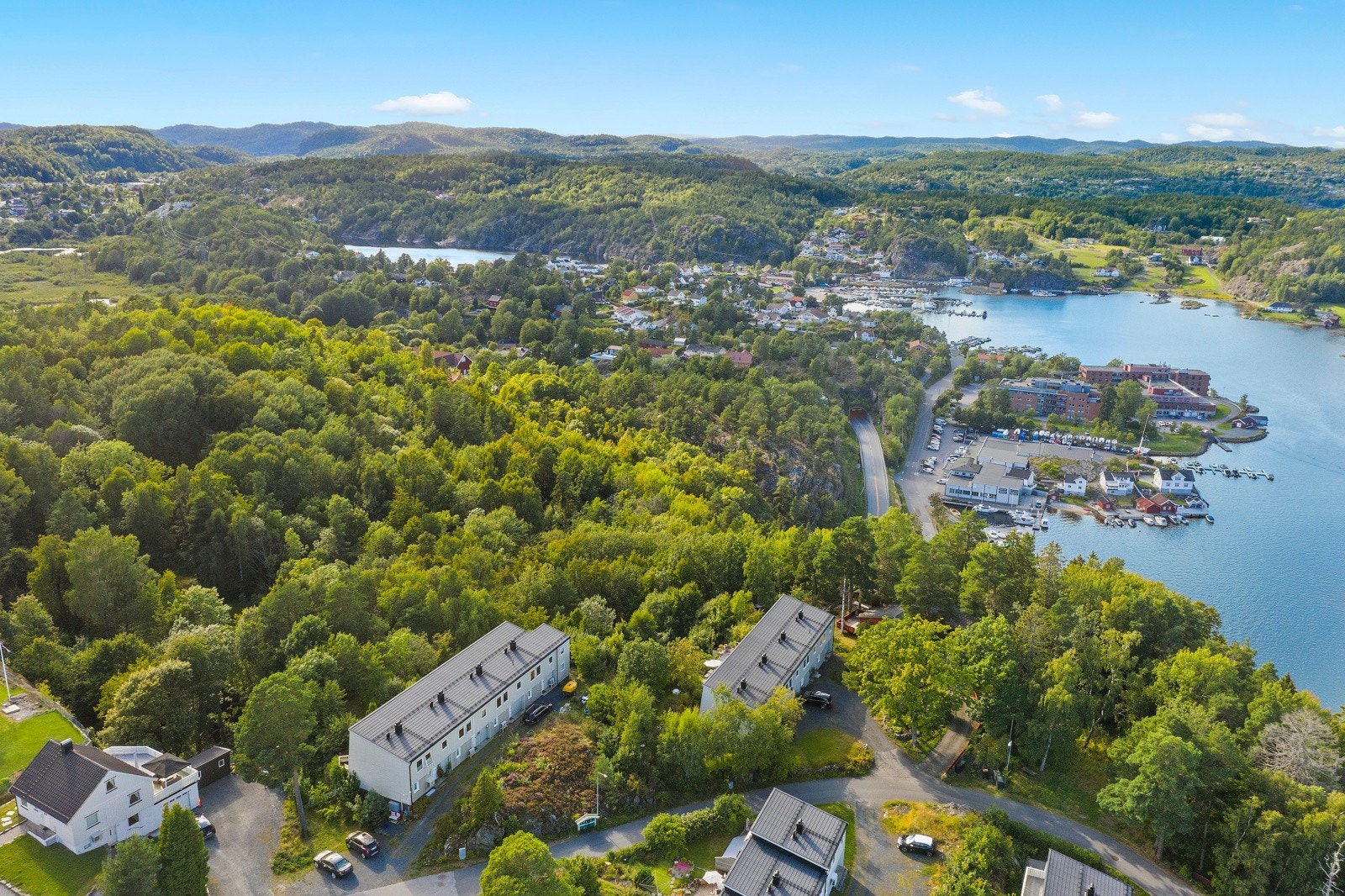 Boligen ligger kun en kort gåtur ned til Studsdalen med flotte turstier og mange muligheter til aktiviteter. Galleribilde