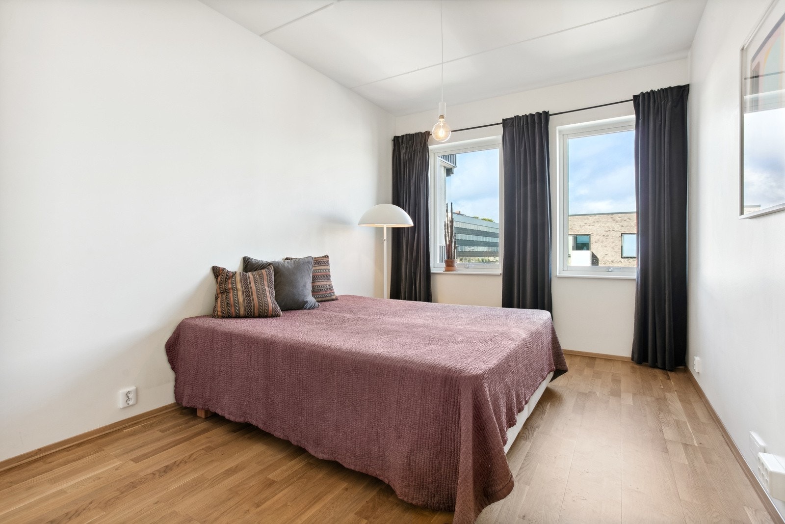Hovedsoverom med god plass til dobbeltseng Galleribilde