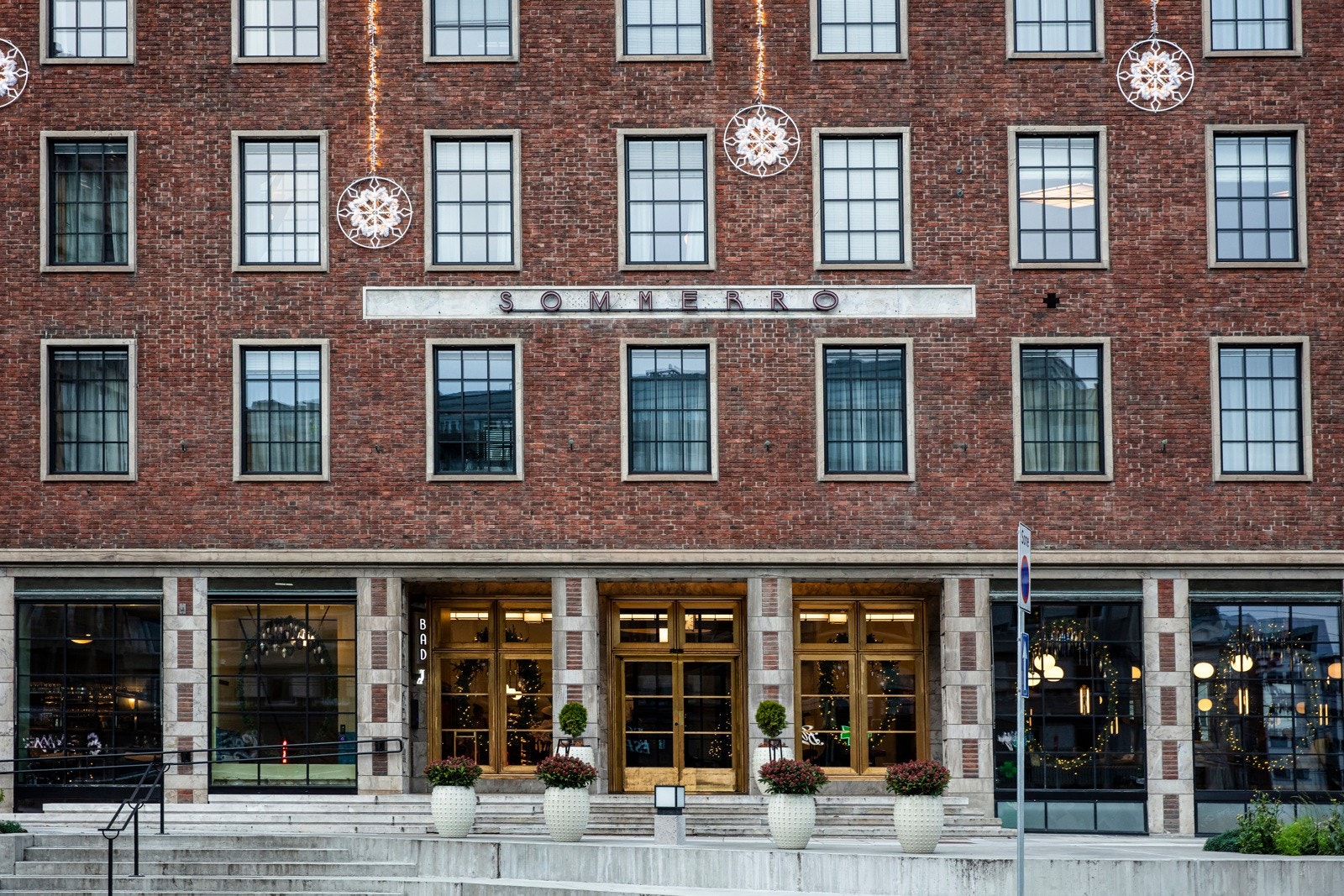 Sommerrokvartalet er 500 meter fra leiligheten, her finner du hotell, restauranter, treningsstudio og Vestkantbadet mm. Galleribilde