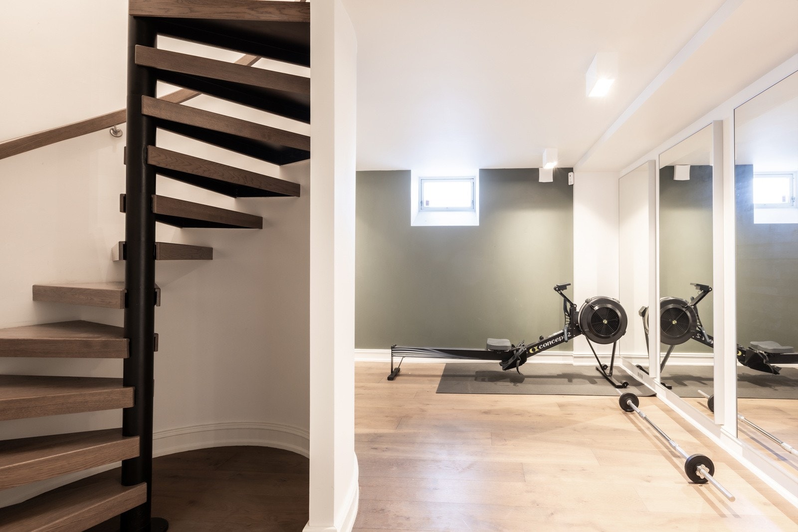 Videre inn kommer vi til et stort rom som er byggemeldt som garderobe. Galleribilde