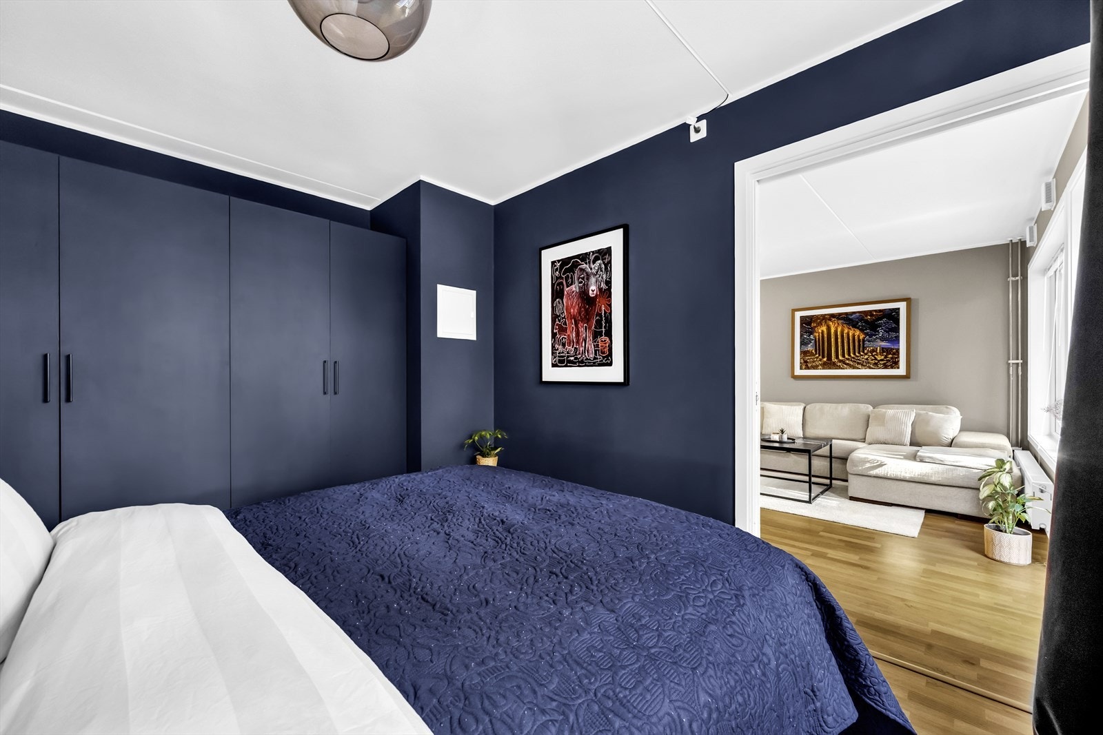 Det er adkomst til soverommet fra stuen. Galleribilde