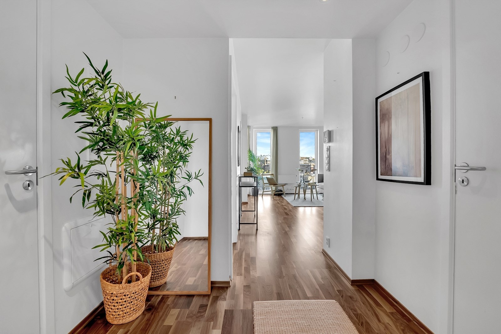 Innbydende entré/gang som gir et godt førsteinntrykk av leiligheten. Galleribilde