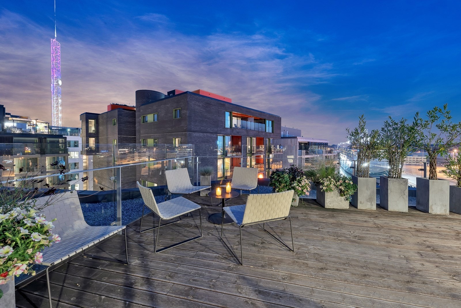 Takterrassen har nydelig utsikt og svært gode solforhold. Galleribilde