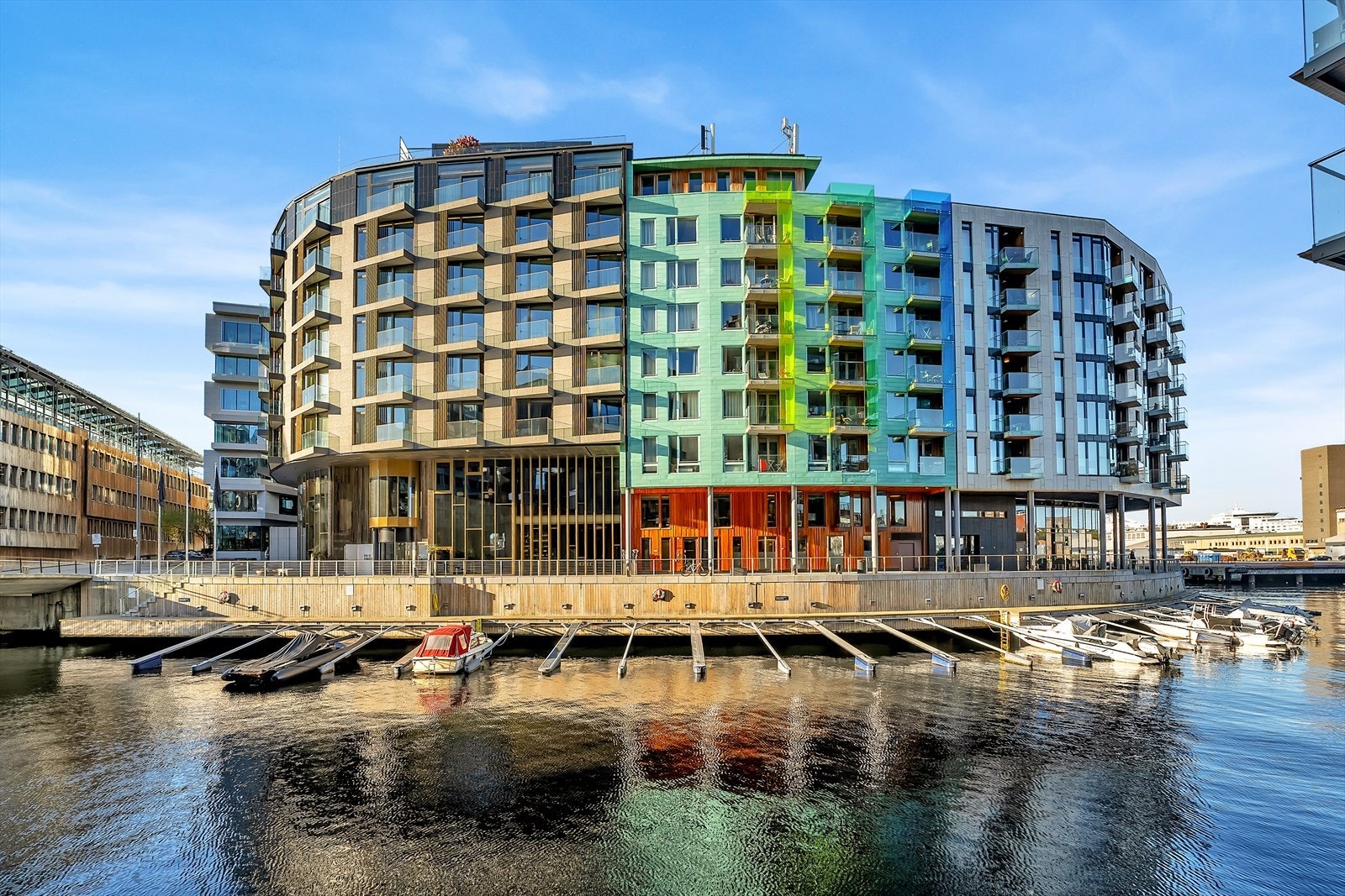 Fantastisk beliggenhet hvis man ønsker å bo sentralt i Oslo, med mange av byens beste restauranter rett utenfor døren. Galleribilde