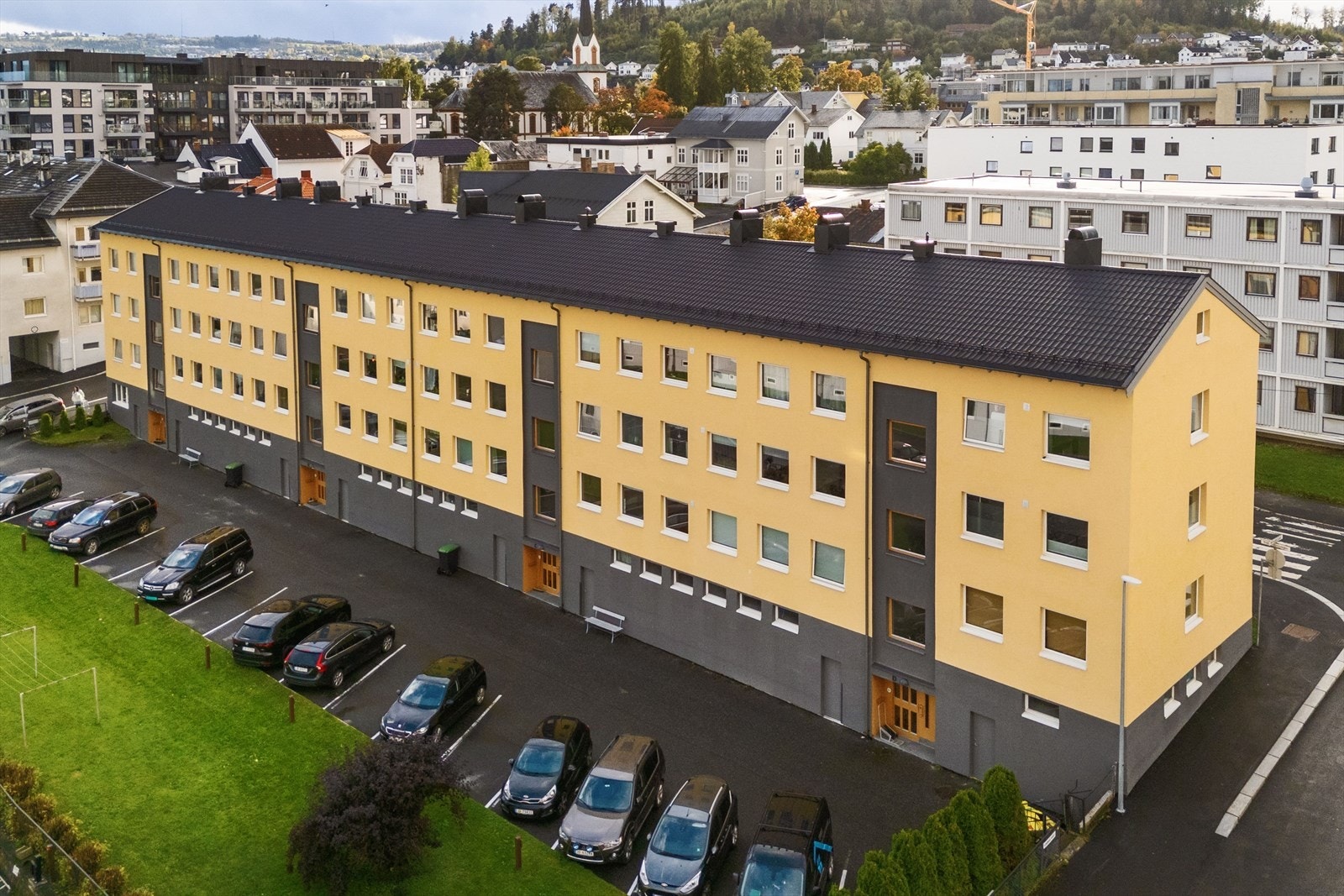 Parkeringsplass etter "førstemann til mølla" prinsippet Galleribilde