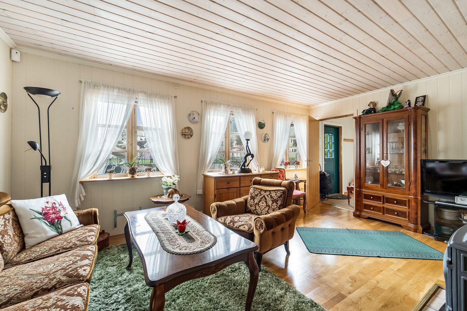 Fra eiendommen er det kort avstand til alt bykjernen har å by på! Galleribilde