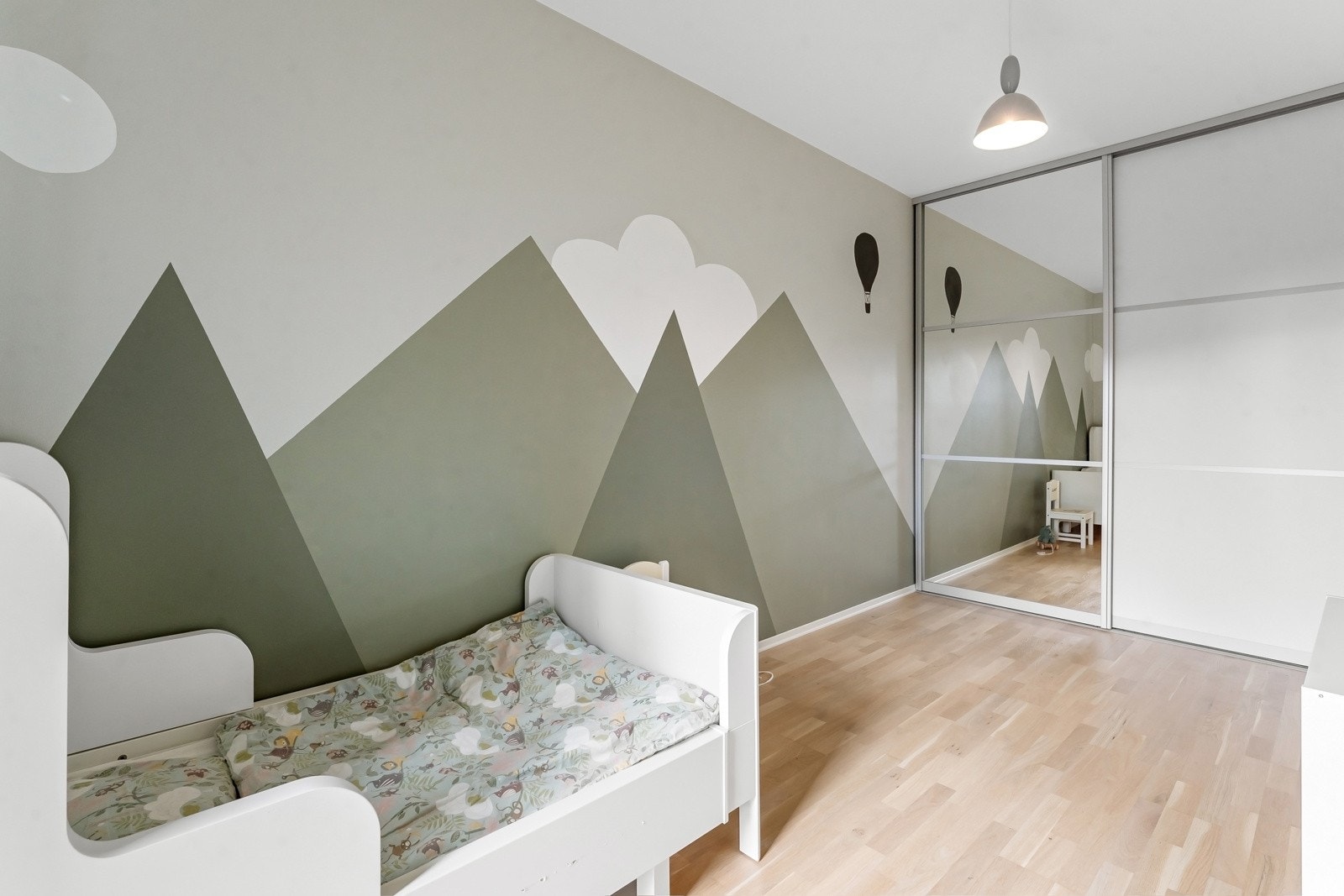 Velegnet plass til garderobe. Galleribilde