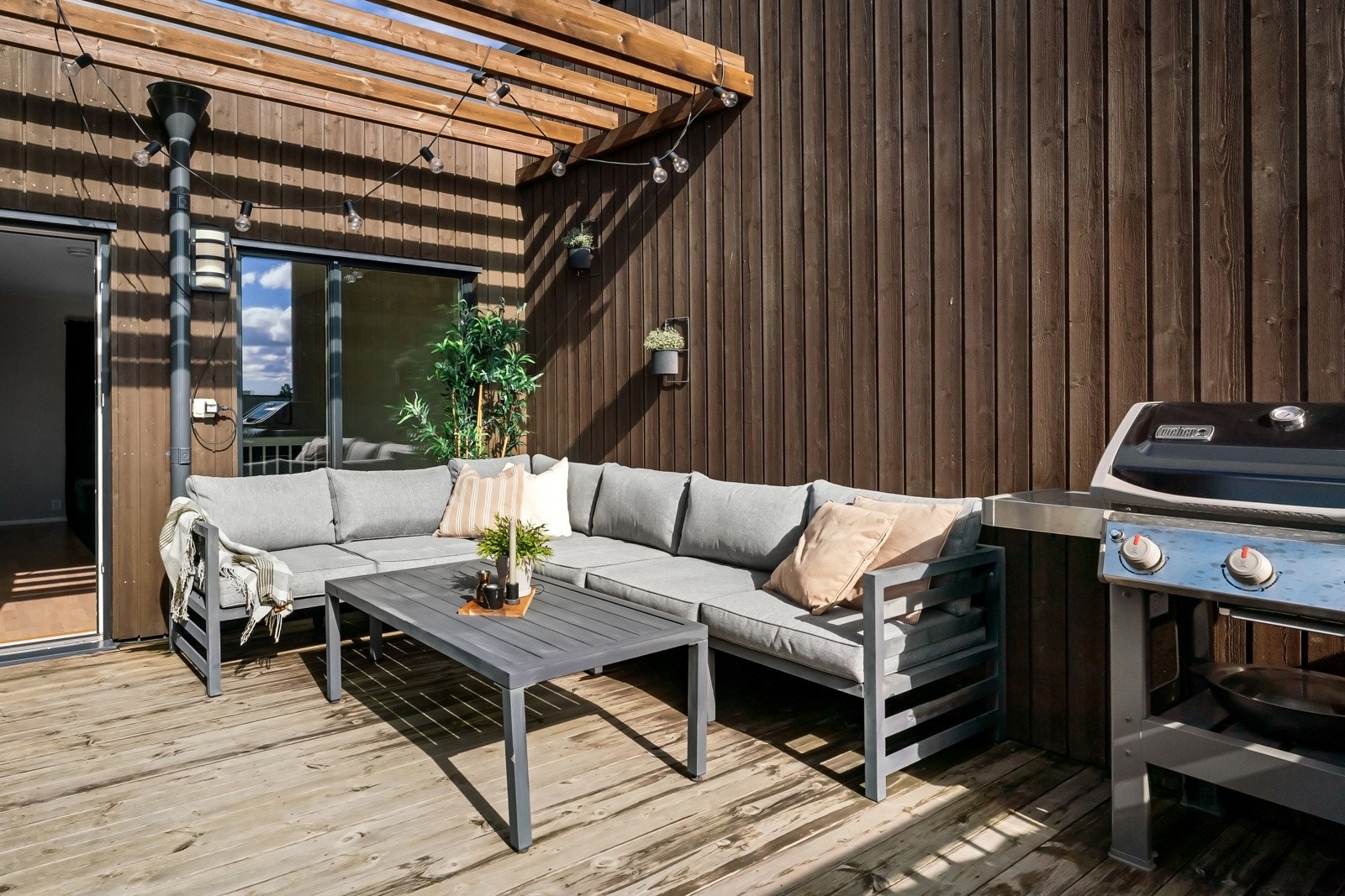 God plass til alt av utemøblement som grill, lounge og bord. Galleribilde