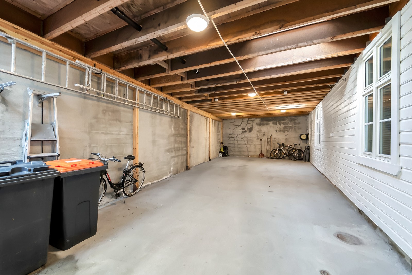 God plass til både bil og oppbevaring. Galleribilde