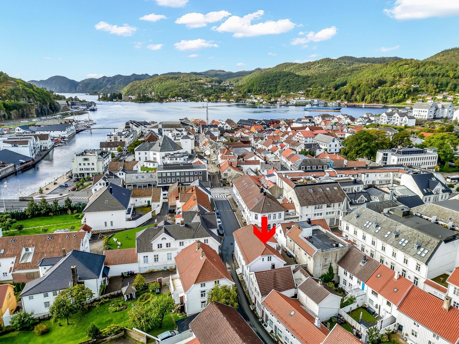 Sentral beliggenhet med nærhet til alt sentrumsområde har å by på. Galleribilde