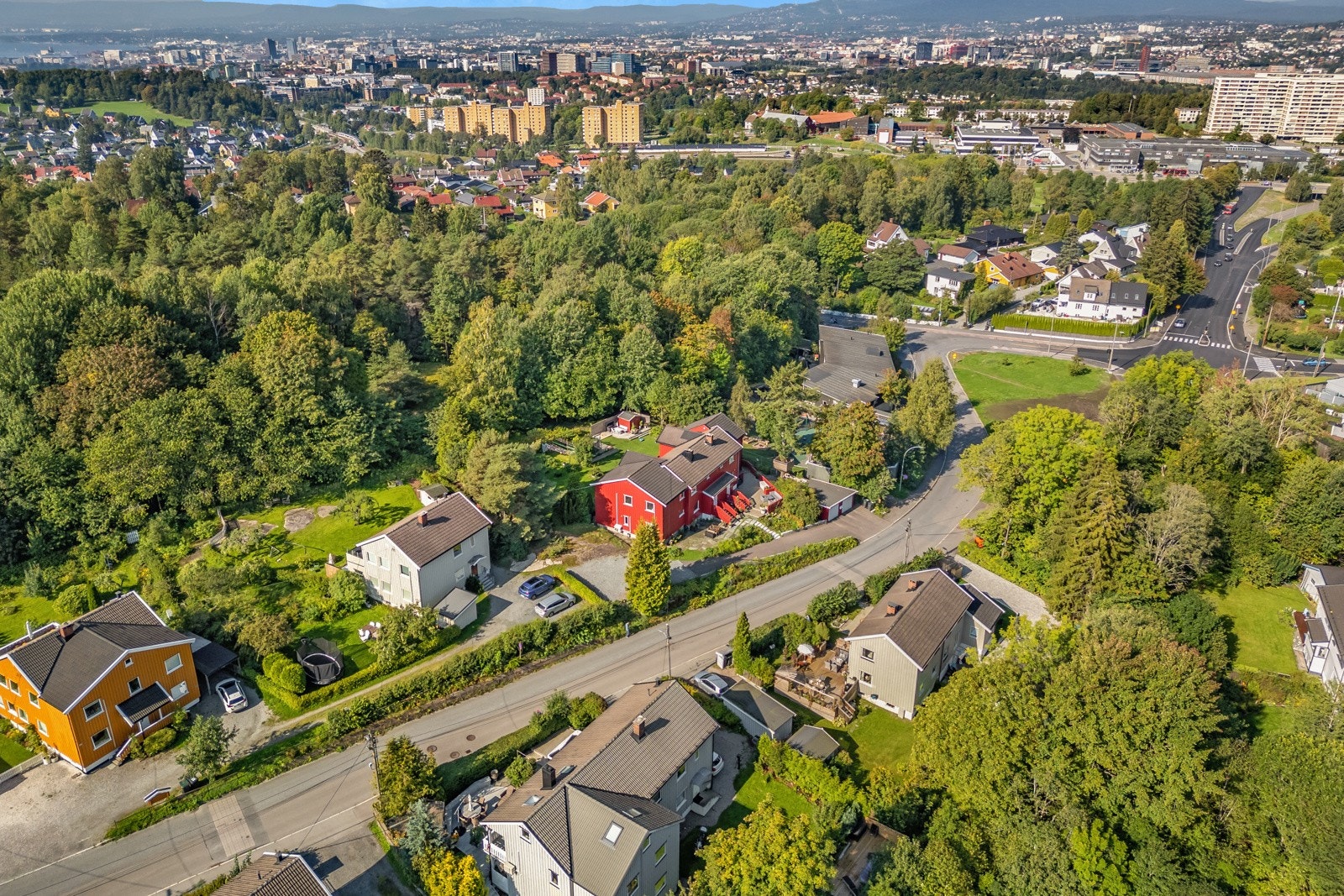 Fra boligen er det kort vei til T-banen på Tveita Galleribilde