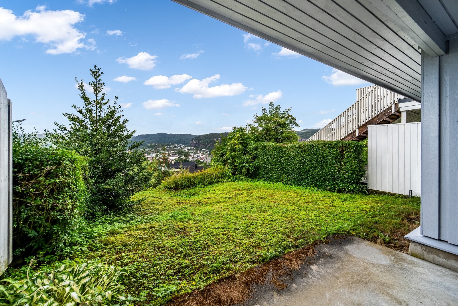 Mindre terrasse/platting i betong Galleribilde