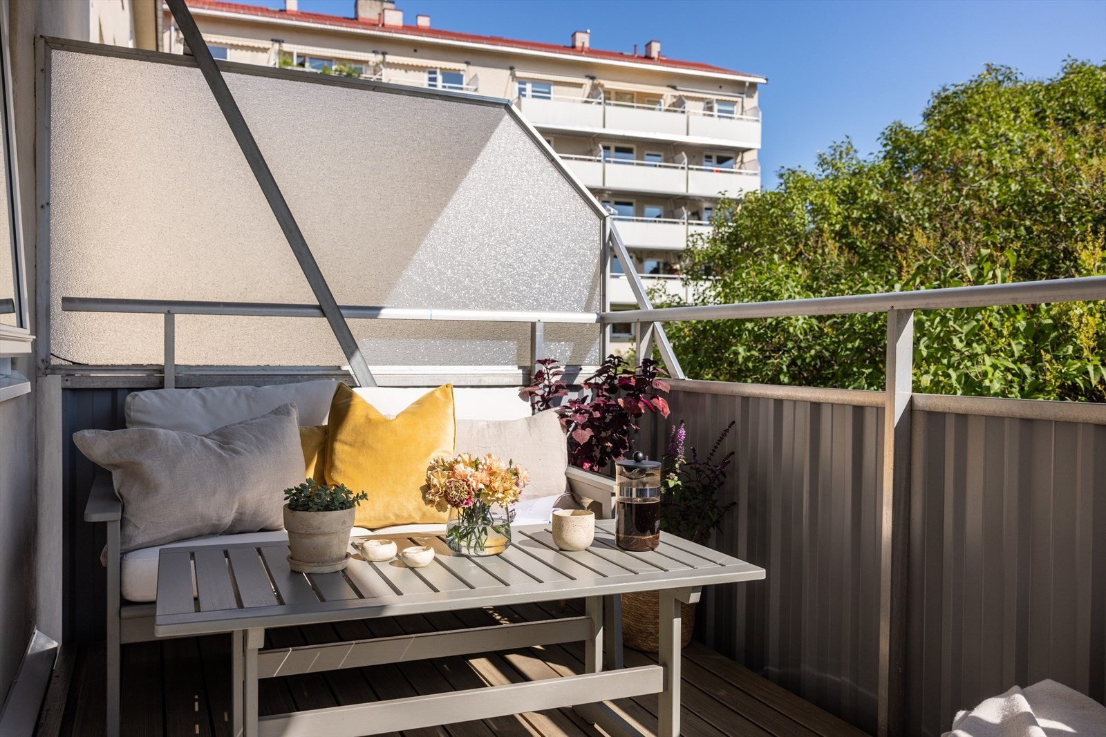 Her er det god plass til sittegruppe, grill og beplatning. Galleribilde