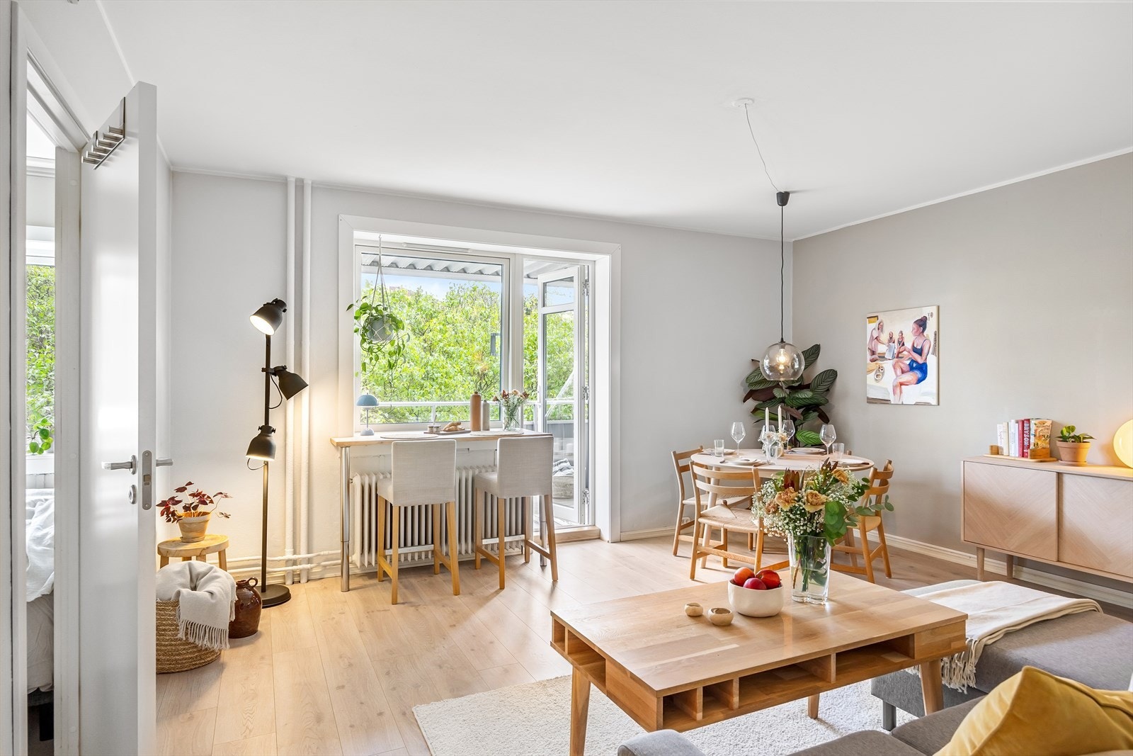 Leiligheten ligger i 2. etasje og inneholder entré, kjøkken, stue, soverom, kott og bad. Galleribilde