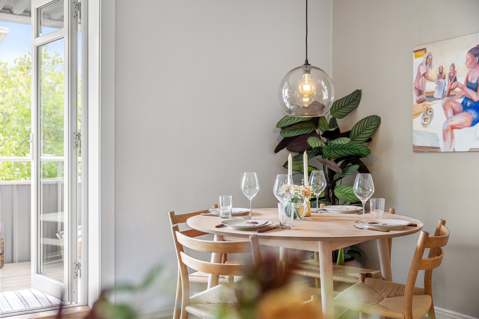 Det er plass til spisegruppe - hit kan du invitere over både venner og familie på et bedre måltid. Galleribilde