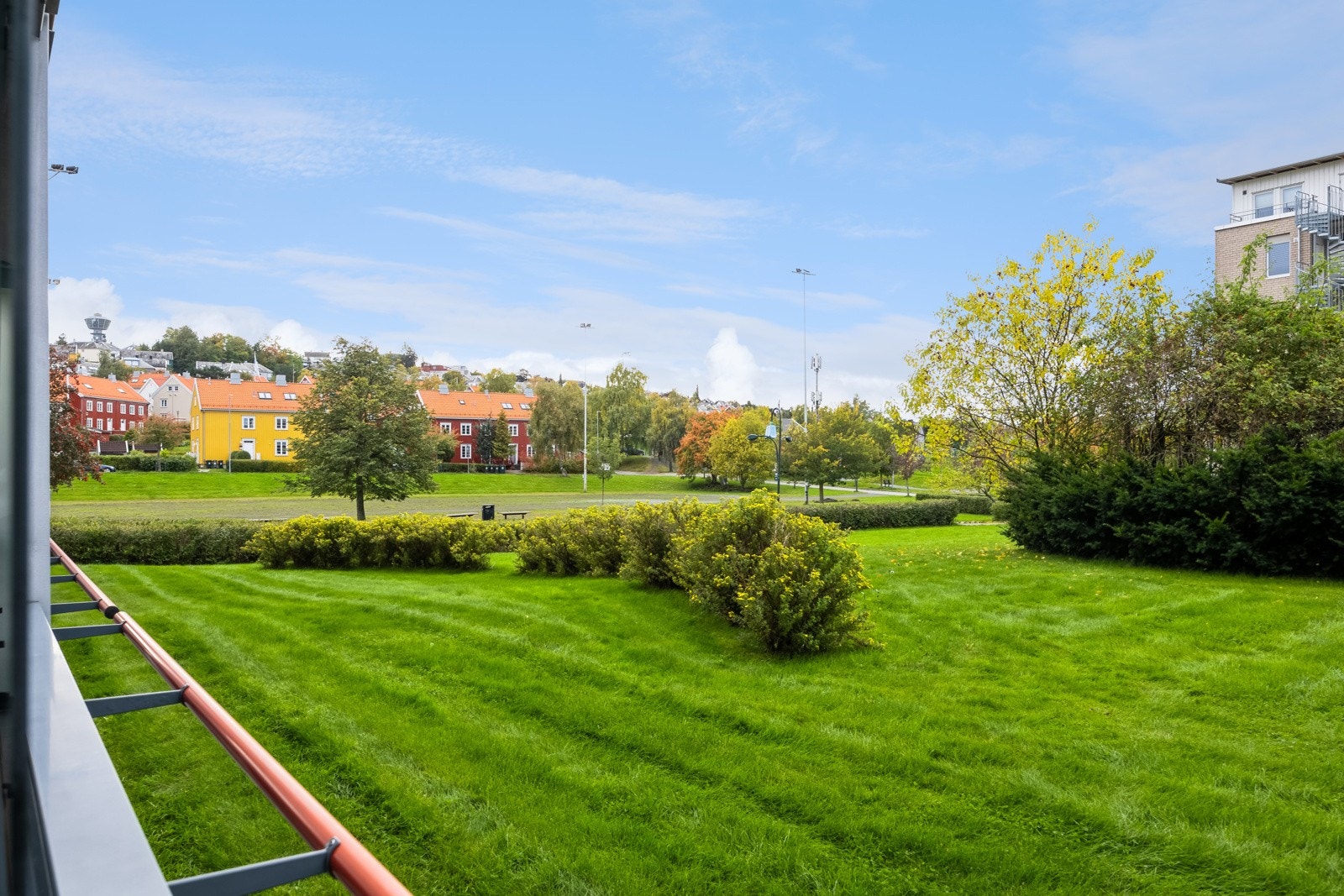 På sommeren har man solen fra 11.00/12.00 - 19.00. Galleribilde