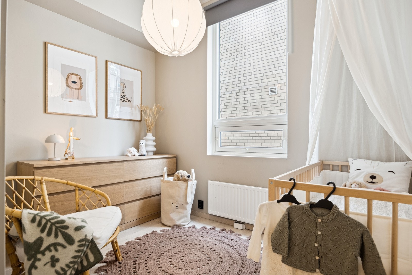 Lyst og luftig soverom. Her kan man innrede etter ønske og behov. Galleribilde