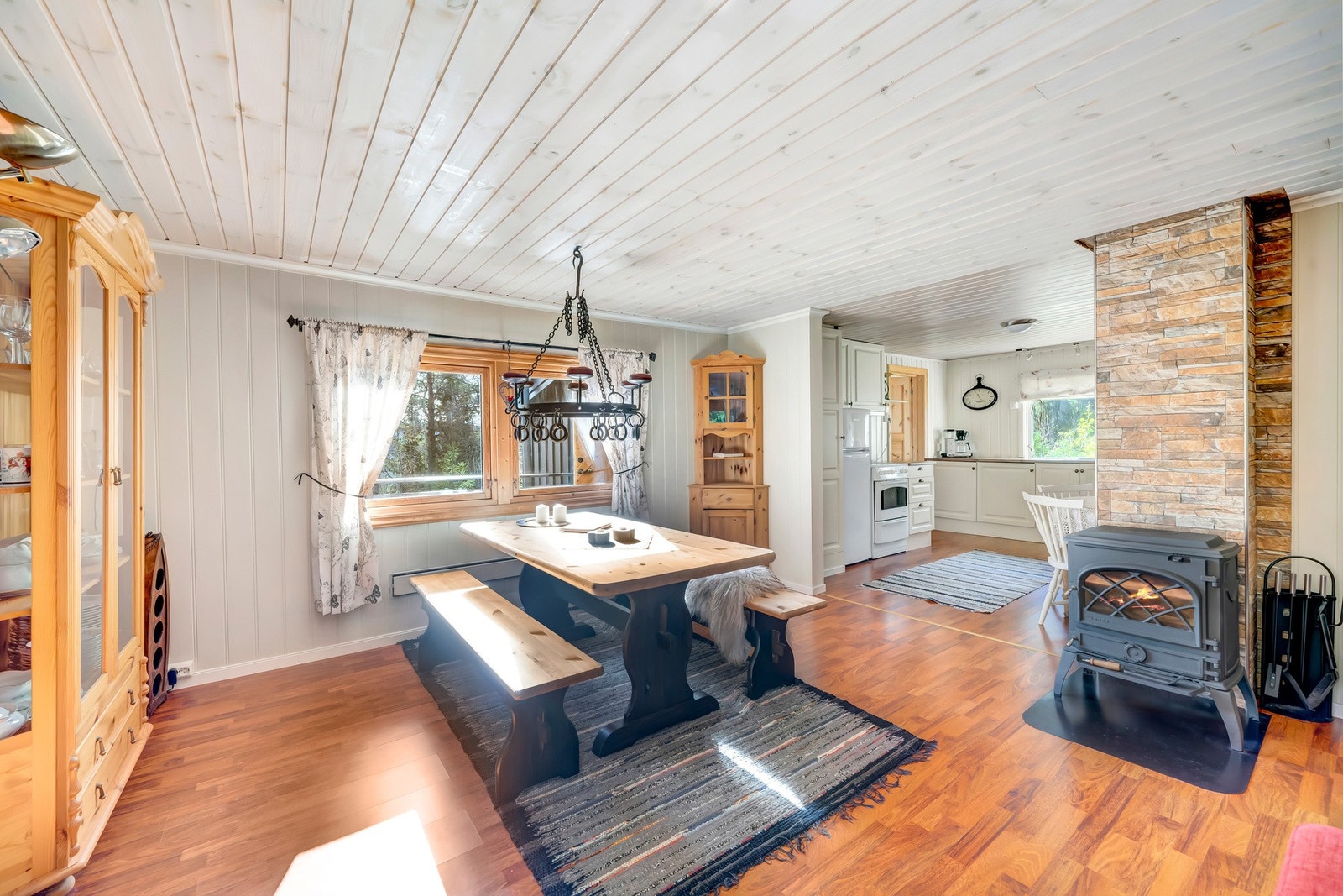 Spisestue perfekt for sosiale måltider med venner og familie. Galleribilde