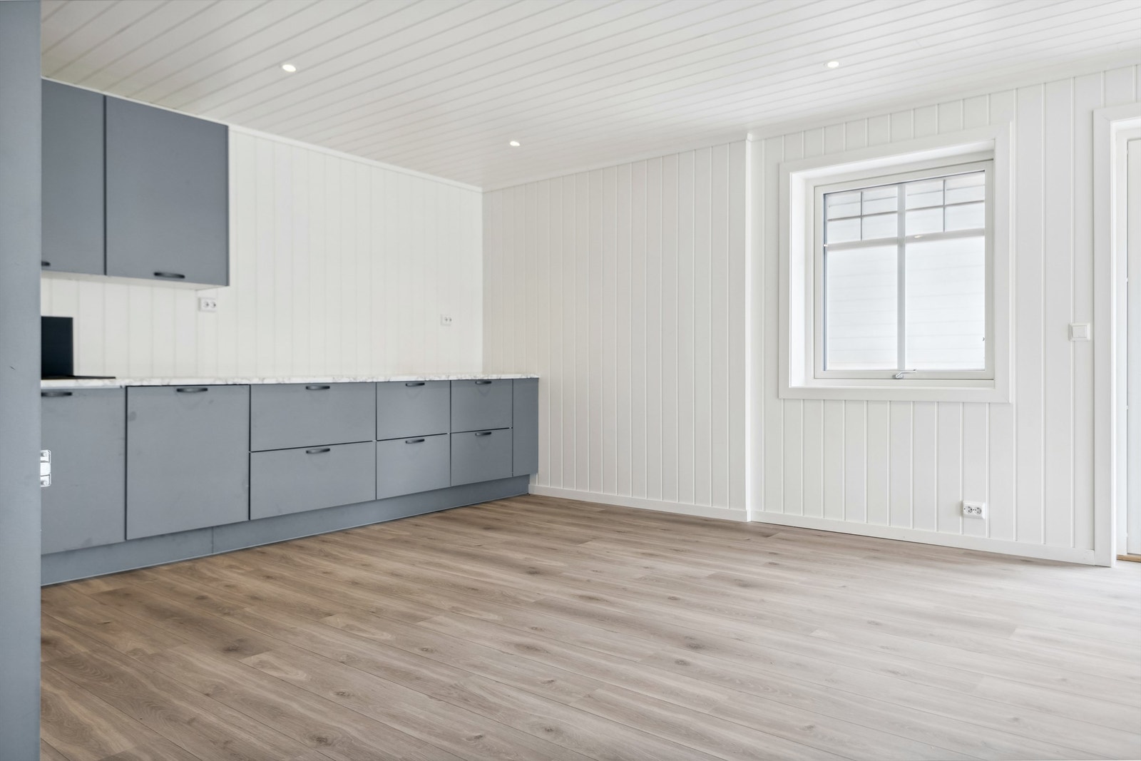 Det er god plass til spisebord tilknyttet kjøkkendelen. Galleribilde