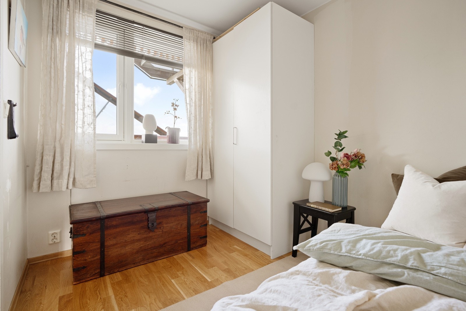Soverom nr. 2 kan har flere bruksmuligheter som kontor, ekstra lagrings rom eller trim rom om ønskelig. Galleribilde