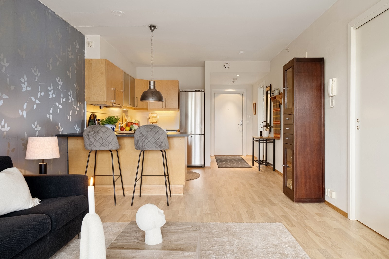 Parkett er gjennomgående for hele leiligheten. Galleribilde